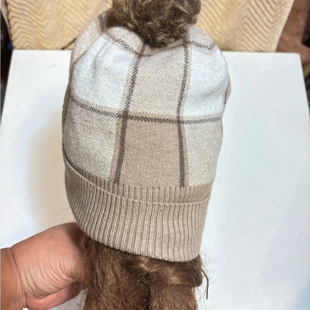 WOMEN BEANIE TAHARI